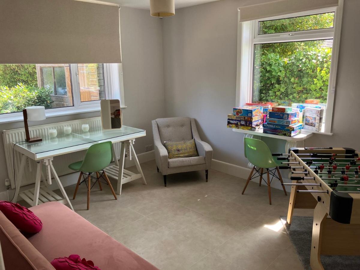 Beautiful 4 Double Bedroom House In Poole With Hot Tub, Near Sandbanks Exteriér fotografie